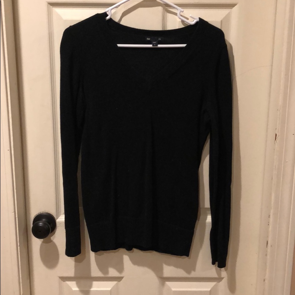 Black Gap V-neck sweater
